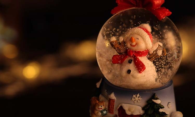 【美品】クリスマス　スノードーム（オルゴール付き）　高さ13,5センチ