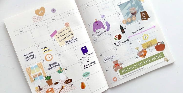 ステッカーや予定を書き込んで、スケジュールとして活用したデコ。