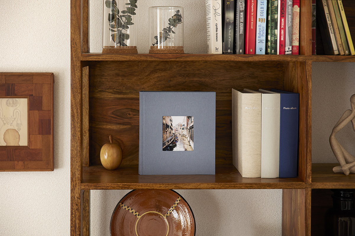 おすすめは、表紙に写真の入れ替えが可能なフォトフレームが付いている「フォトフレームアルバム」。写真立てのように飾れるのが特徴です。