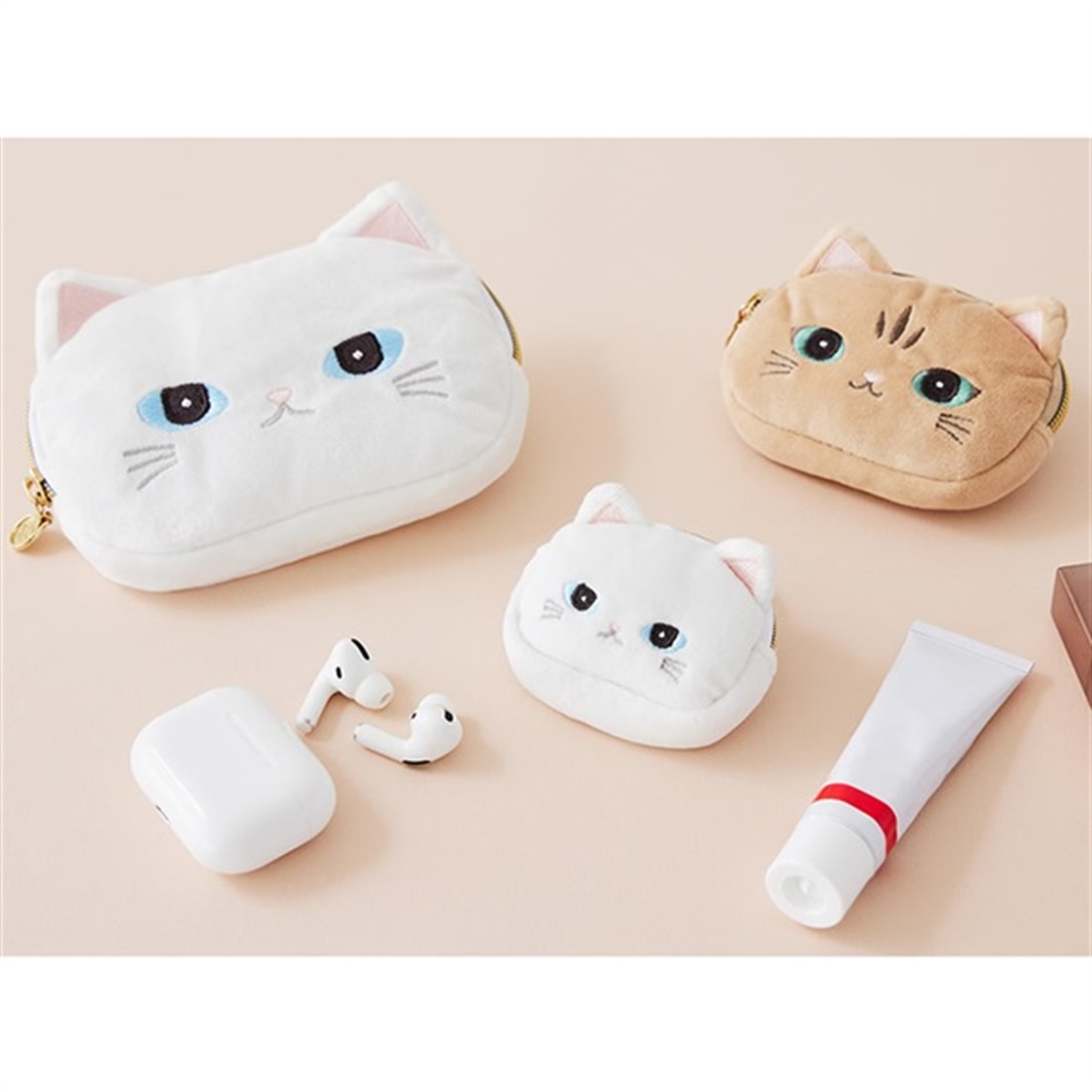 猫(ぬいぐるみ)＋猫(ポーチ)＋靴下＋ハンカチ＋ヘアクリップなど(15点
