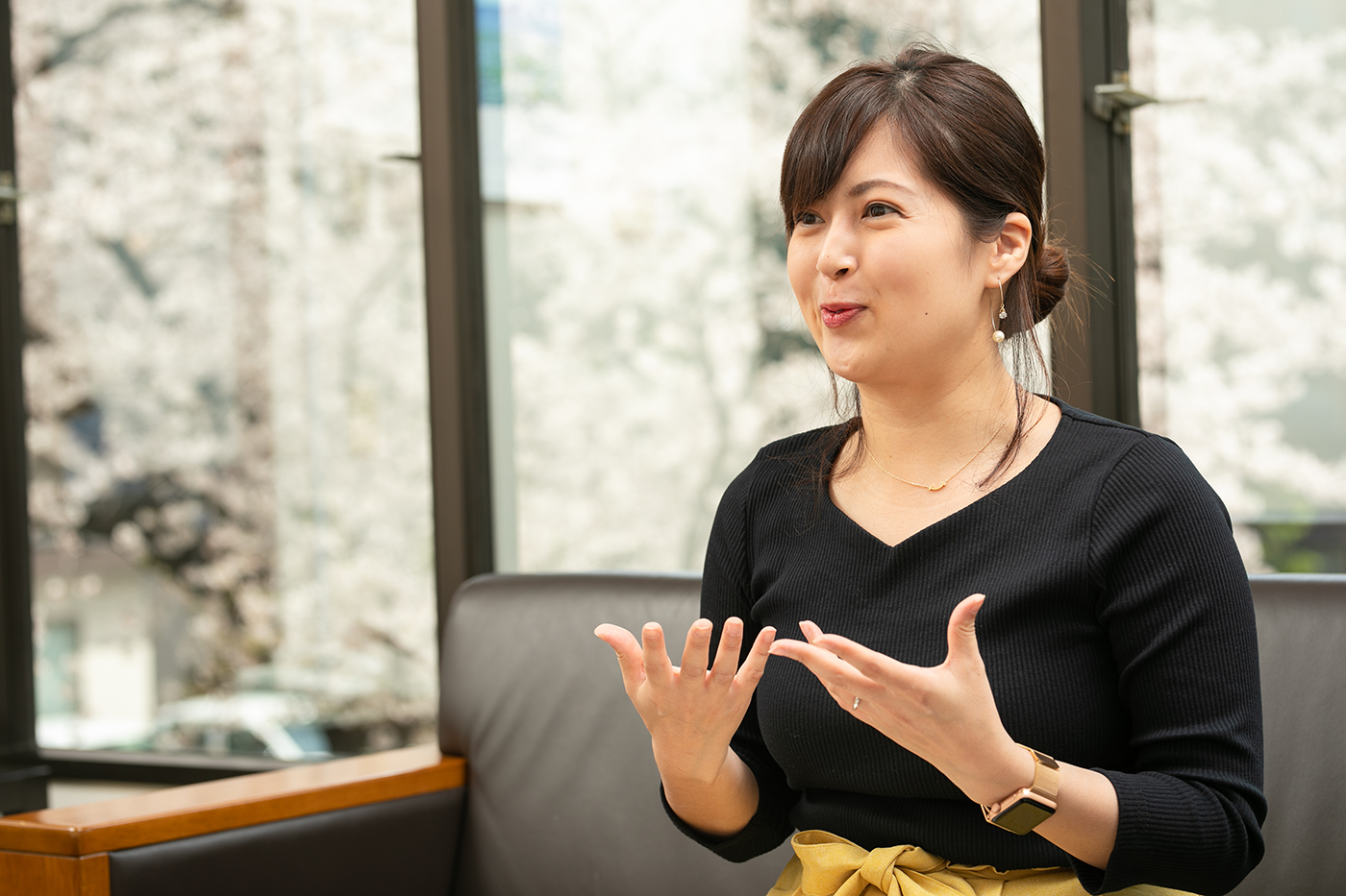 手振りを加えながらノートの使い方について熱く語る鈴木由佳さん