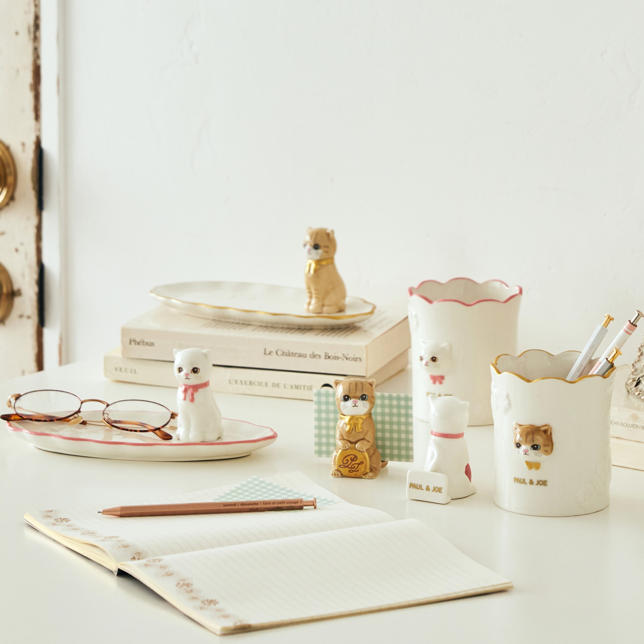 ITEM 07 - Pottery Desk Accessory