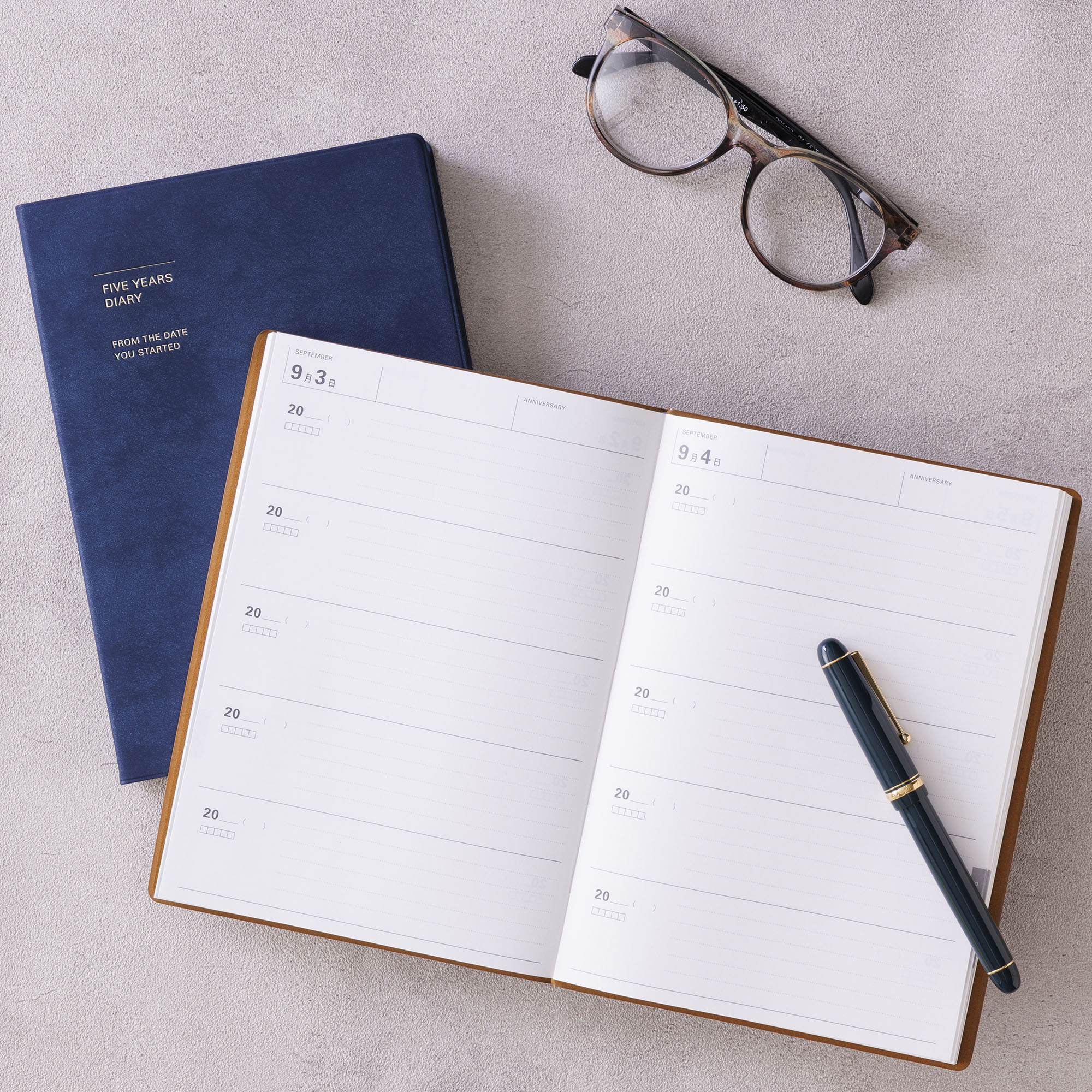 ITEM 01 - 5年連用日記