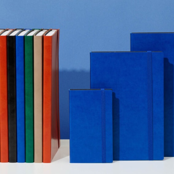 ITEM 02 - ゴムバンド付きPUカバー