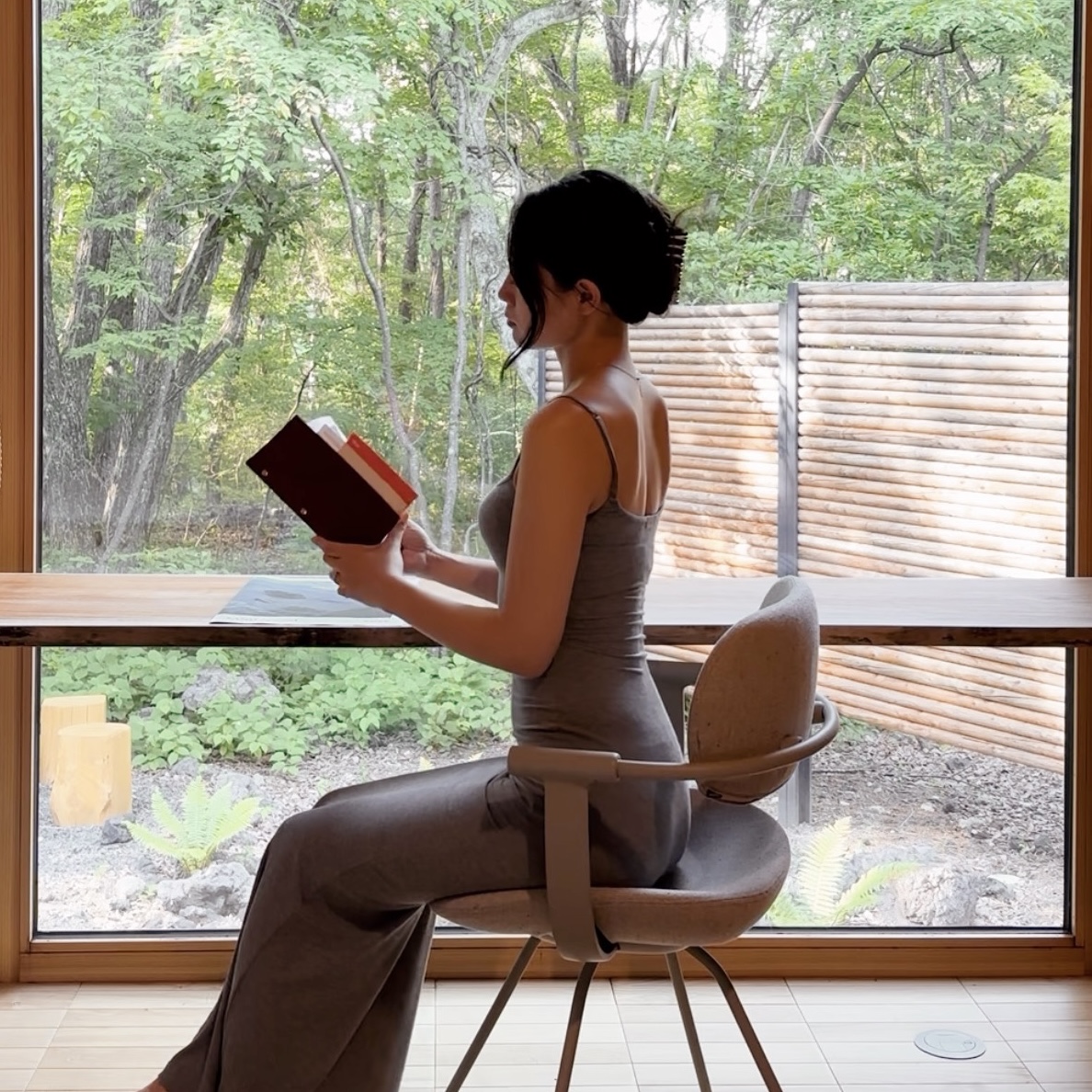 ヨガと「書くこと」、ヨガや瞑想とともに「ジャーナリング」の時間を大切にしているtsukiさん